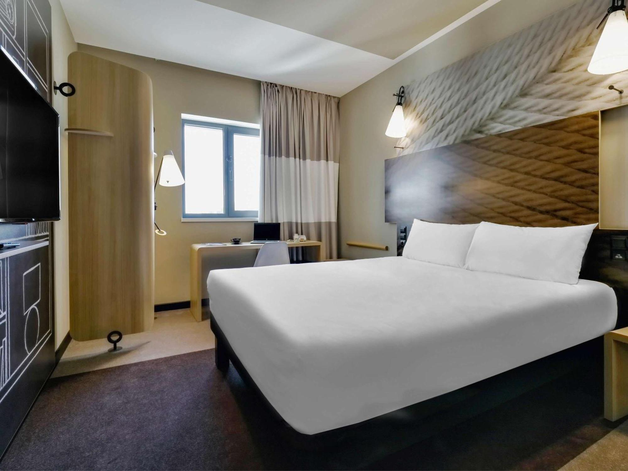 Ibis Aktobe Hotel Ngoại thất bức ảnh